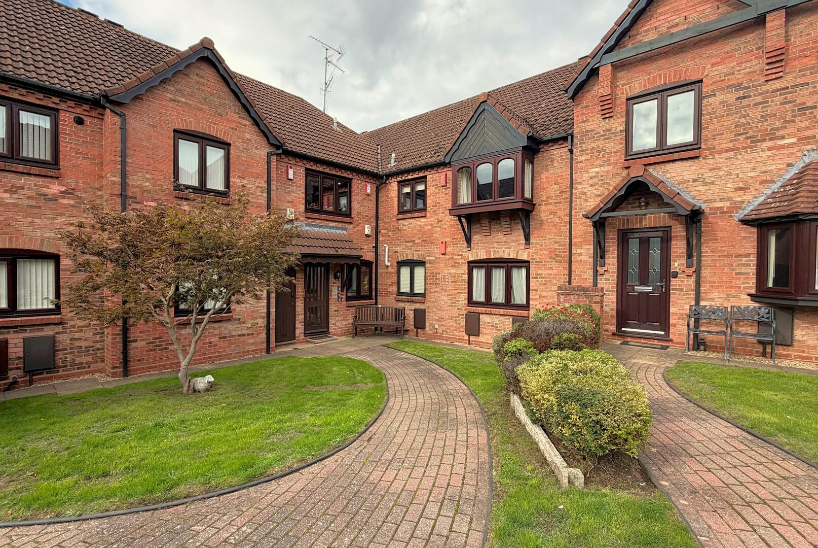2 bed property in Woodfield, Stourbridge